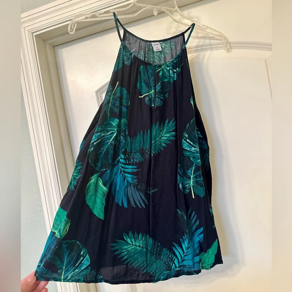 Old Navy - Tropical Leaf Halter Style Tank - In perfect condition! - Picture 4 of 7